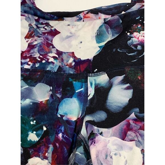 Old Navy active floral legging size medium￼ - Picture 4 of 5